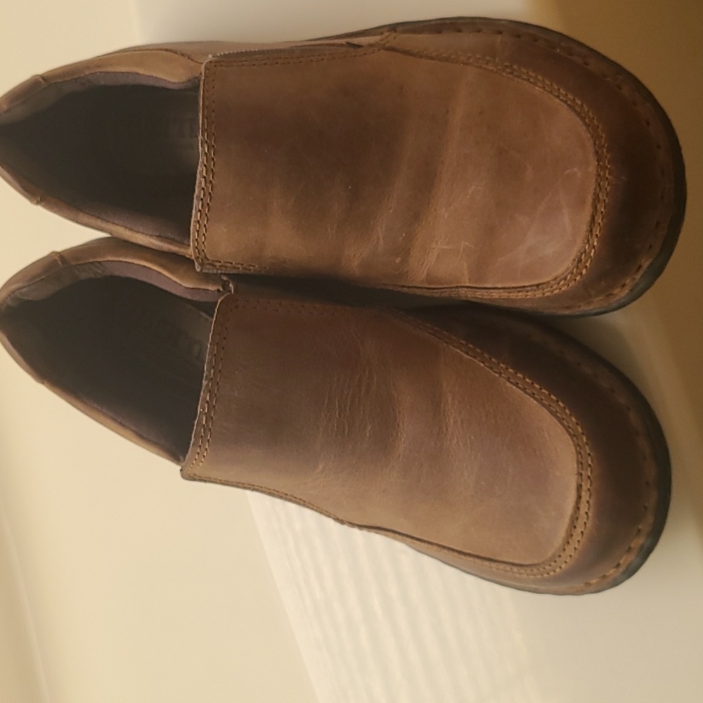 New!! BORN size 6 light brown flats